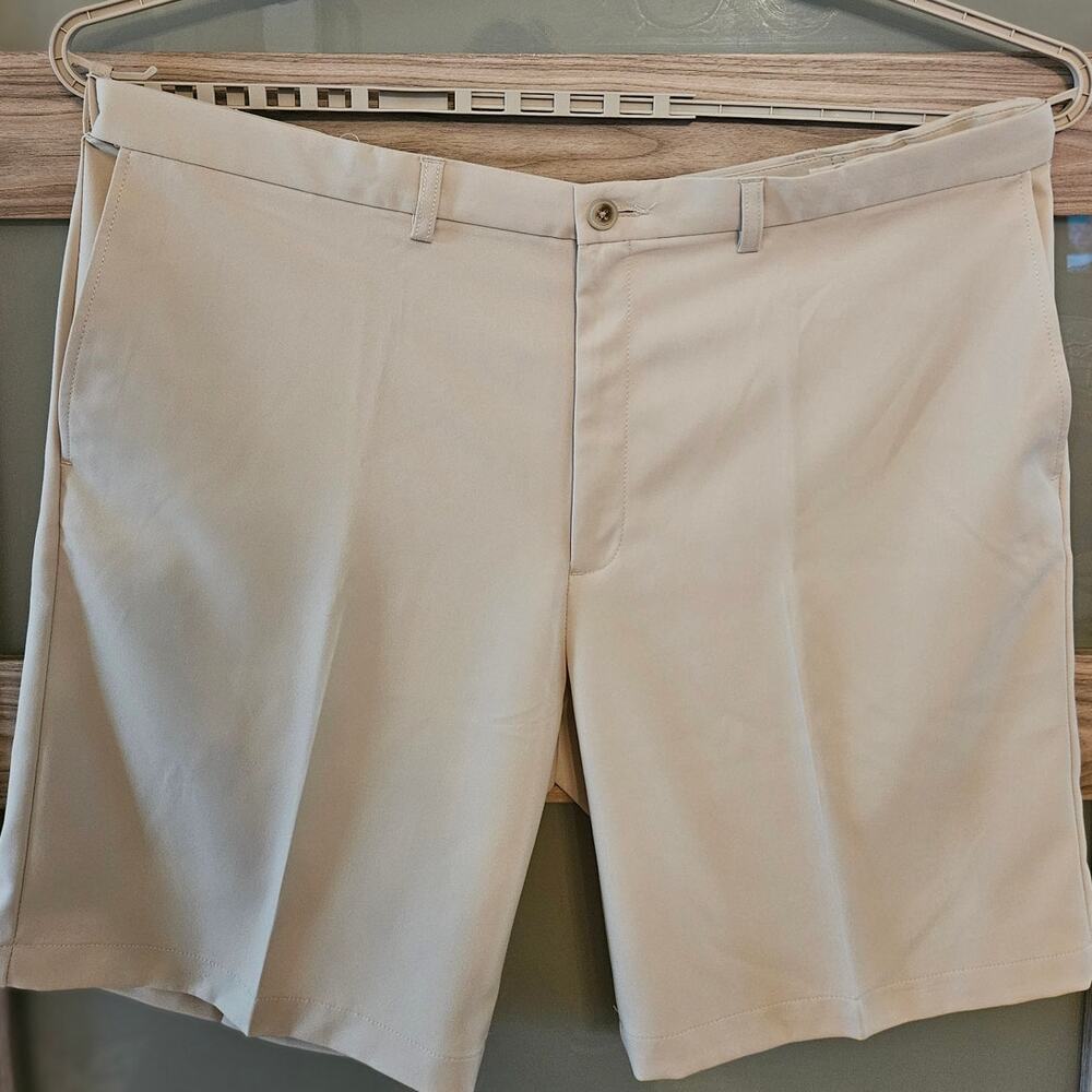 Haggar Cool 18 Pro Golf Shorts NWT 44W Comfort Stretch Expandable Waist Beige